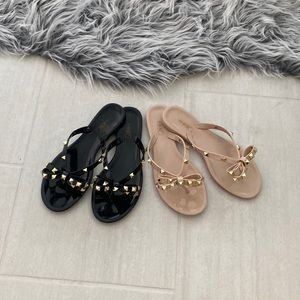 Gold Stud Bow Tie Sandals Flip Flops Size 6 Black and Tan